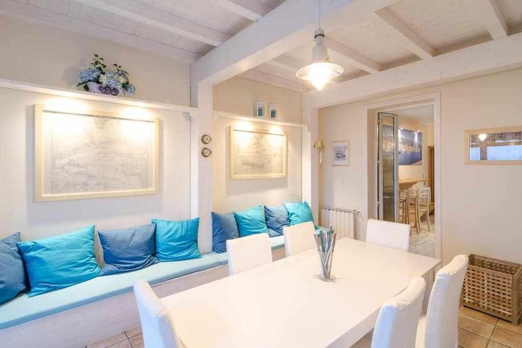 Villa Casa Delle Zammare Fronte Mare Centro Storico Riposto Exterior foto
