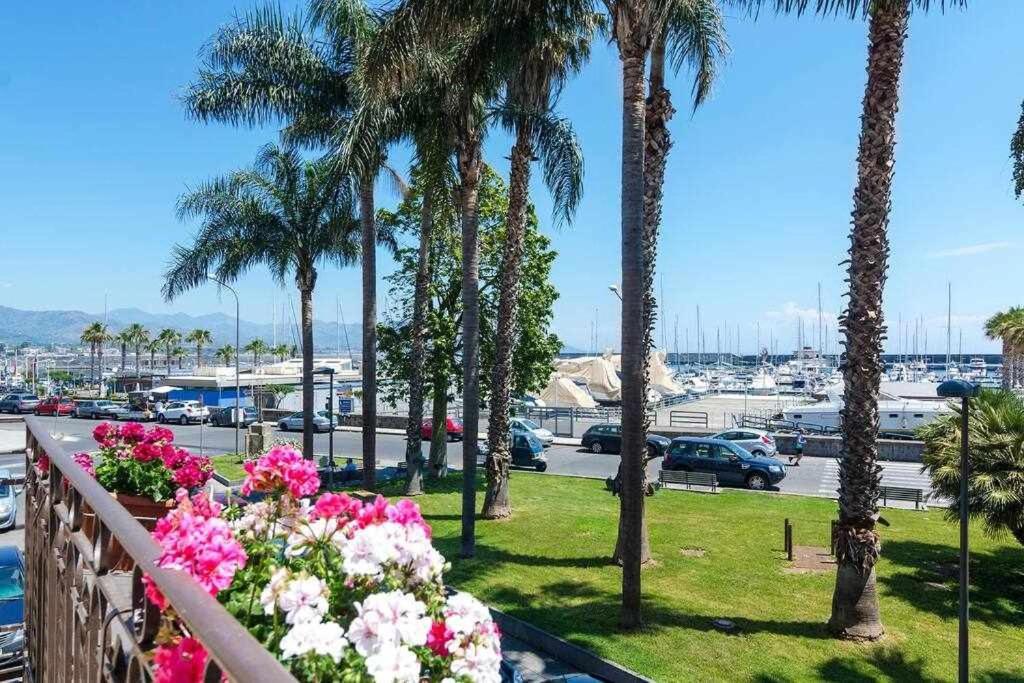 Villa Casa Delle Zammare Fronte Mare Centro Storico Riposto Exterior foto