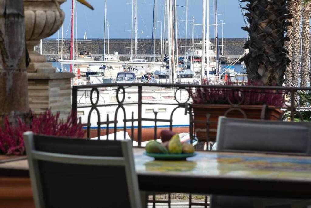 Villa Casa Delle Zammare Fronte Mare Centro Storico Riposto Exterior foto