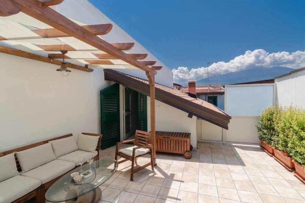 Villa Casa Delle Zammare Fronte Mare Centro Storico Riposto Exterior foto