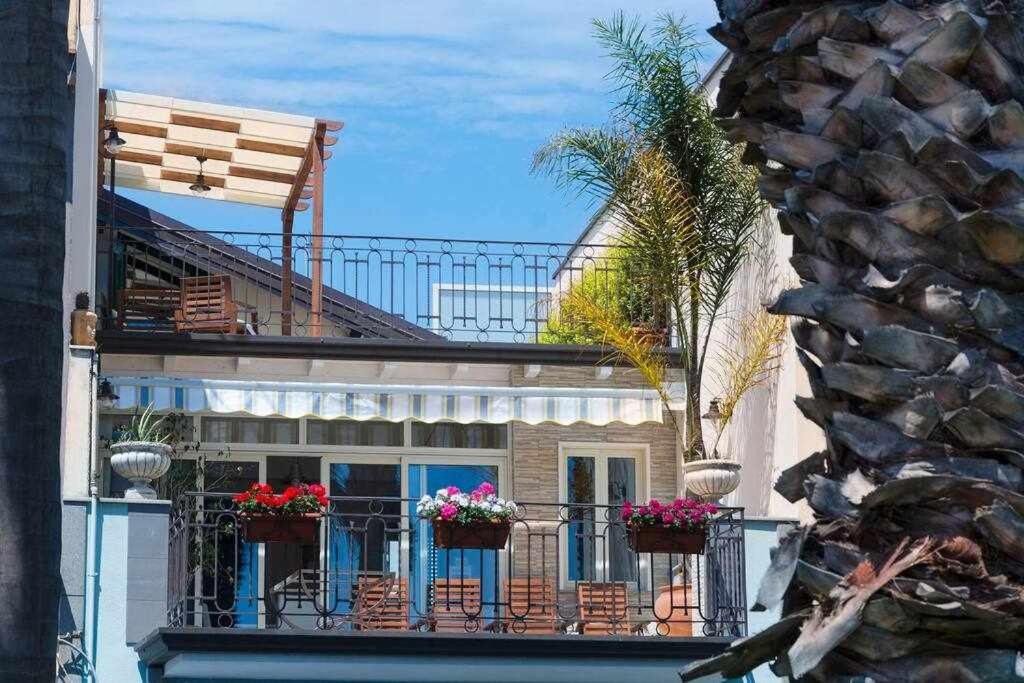 Villa Casa Delle Zammare Fronte Mare Centro Storico Riposto Exterior foto